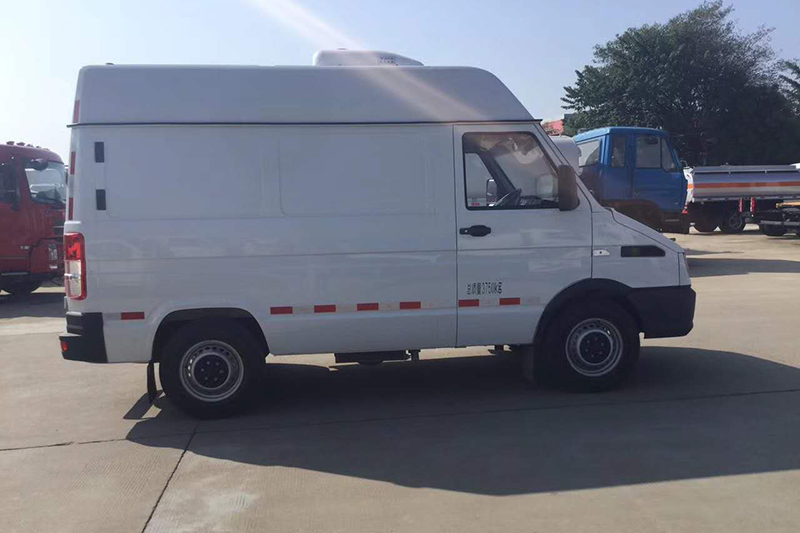 依维柯后双轮冷藏车