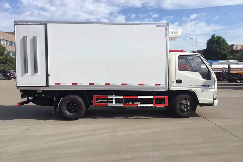 江铃顺达4.2米冷藏车