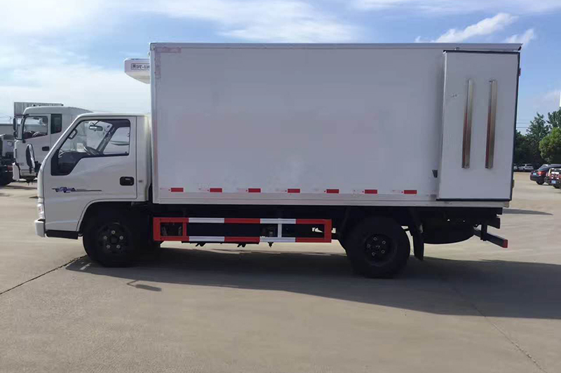 江铃顺达4.2米冷藏车