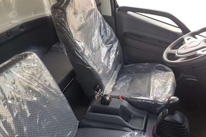 江淮帅铃H330宽体排半冷藏车