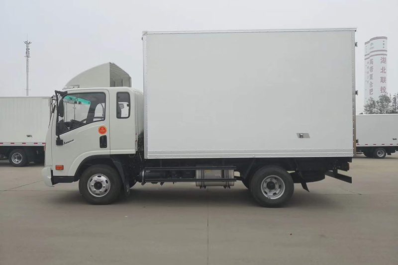 大运排半冷藏车