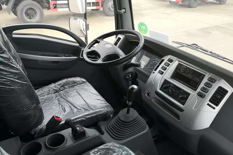 大运排半冷藏车