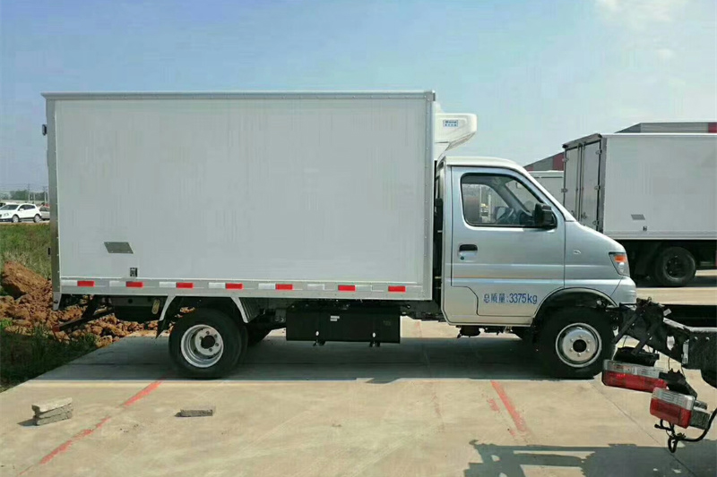 长安神琪3米2后双轮冷藏车