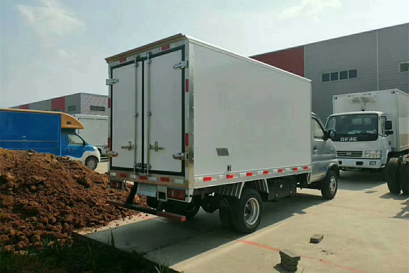长安神琪3米2后双轮冷藏车