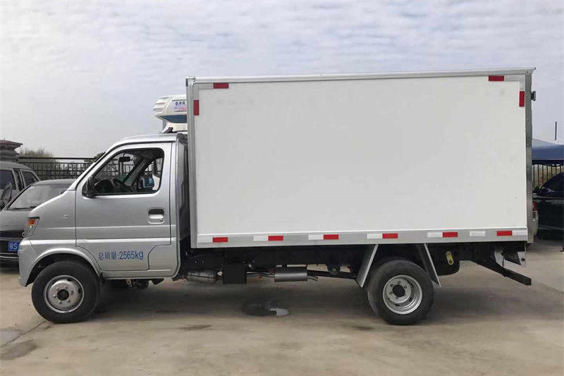 长安神琪3米2后双轮冷藏车