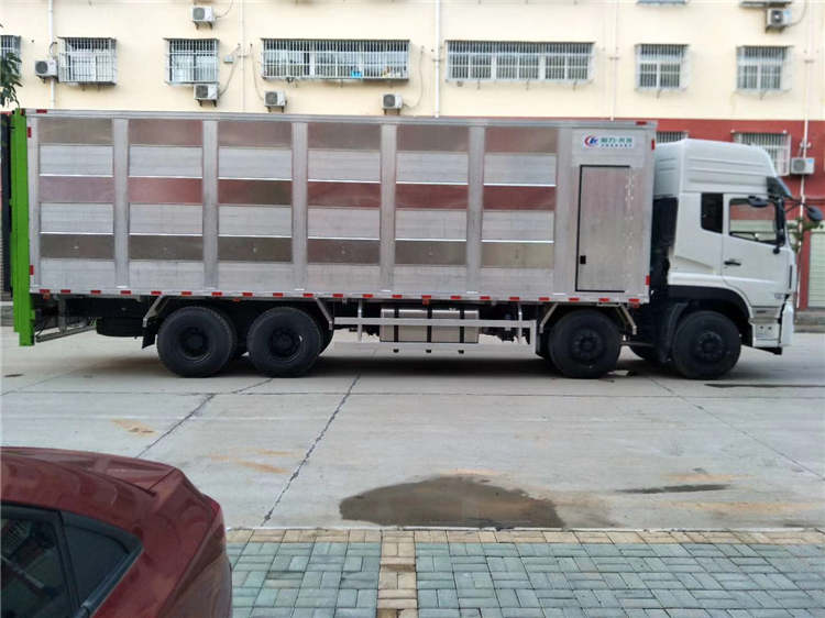 天龙9.6米拉猪车