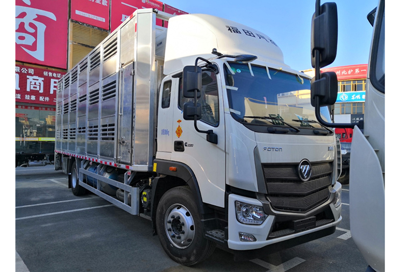 福田欧航7.8米拉猪车