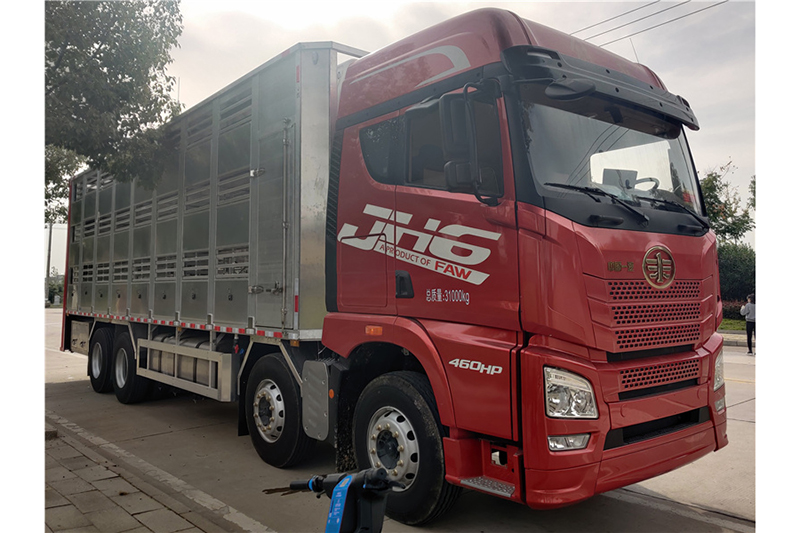 解放9.6米拉猪车