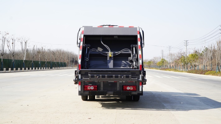 福田领航M5蓝牌压缩垃圾车