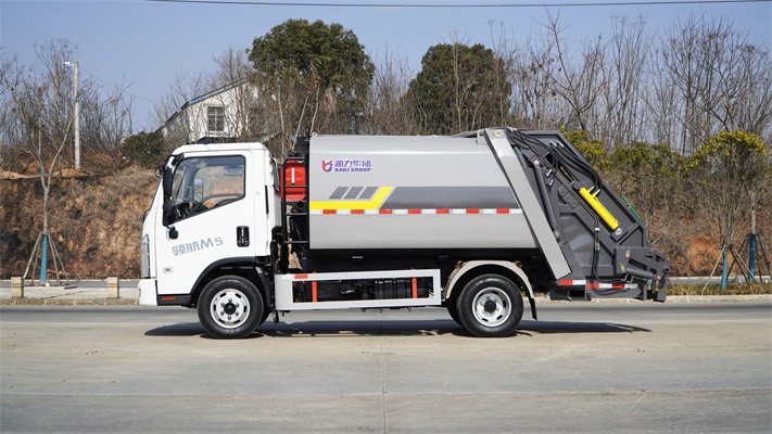福田领航M5蓝牌压缩垃圾车