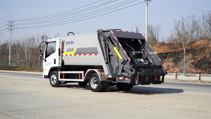 福田领航M5蓝牌压缩垃圾车
