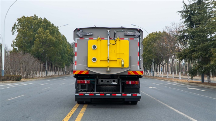 重汽豪沃洗扫车